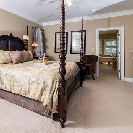 Pleasanton Courtyard Bed And Breakfast 费耶特维尔 外观 照片