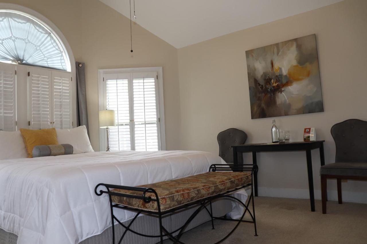 Pleasanton Courtyard Bed And Breakfast 费耶特维尔 外观 照片