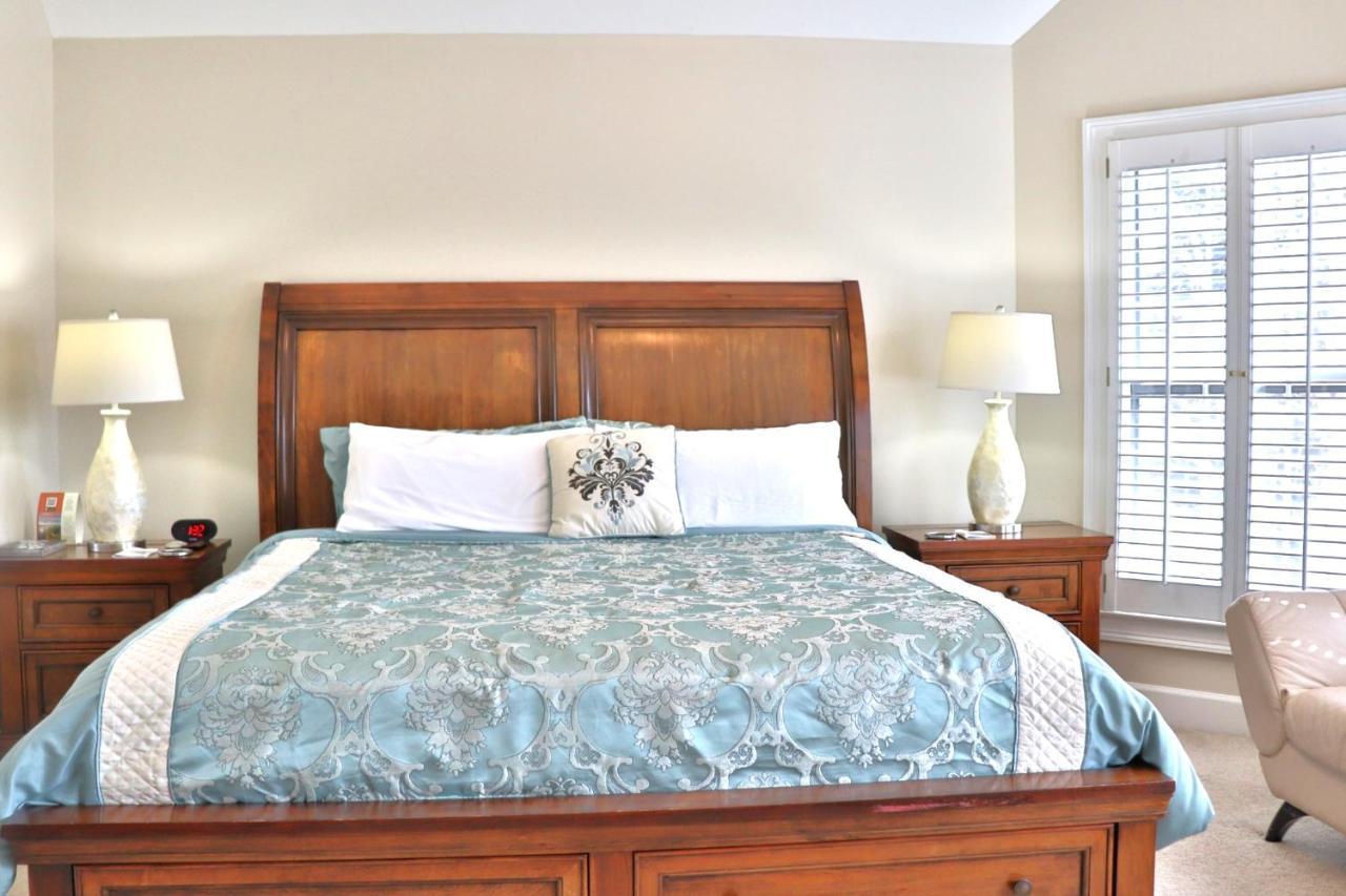 Pleasanton Courtyard Bed And Breakfast 费耶特维尔 外观 照片