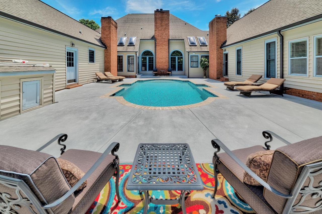 Pleasanton Courtyard Bed And Breakfast 费耶特维尔 外观 照片